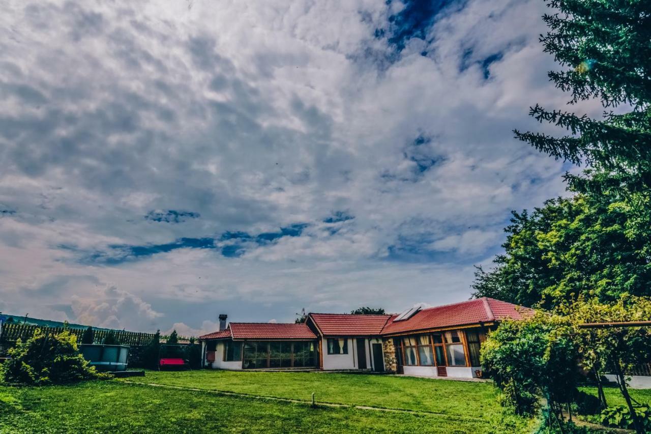 Завоя Hotel Krushuna Exterior photo