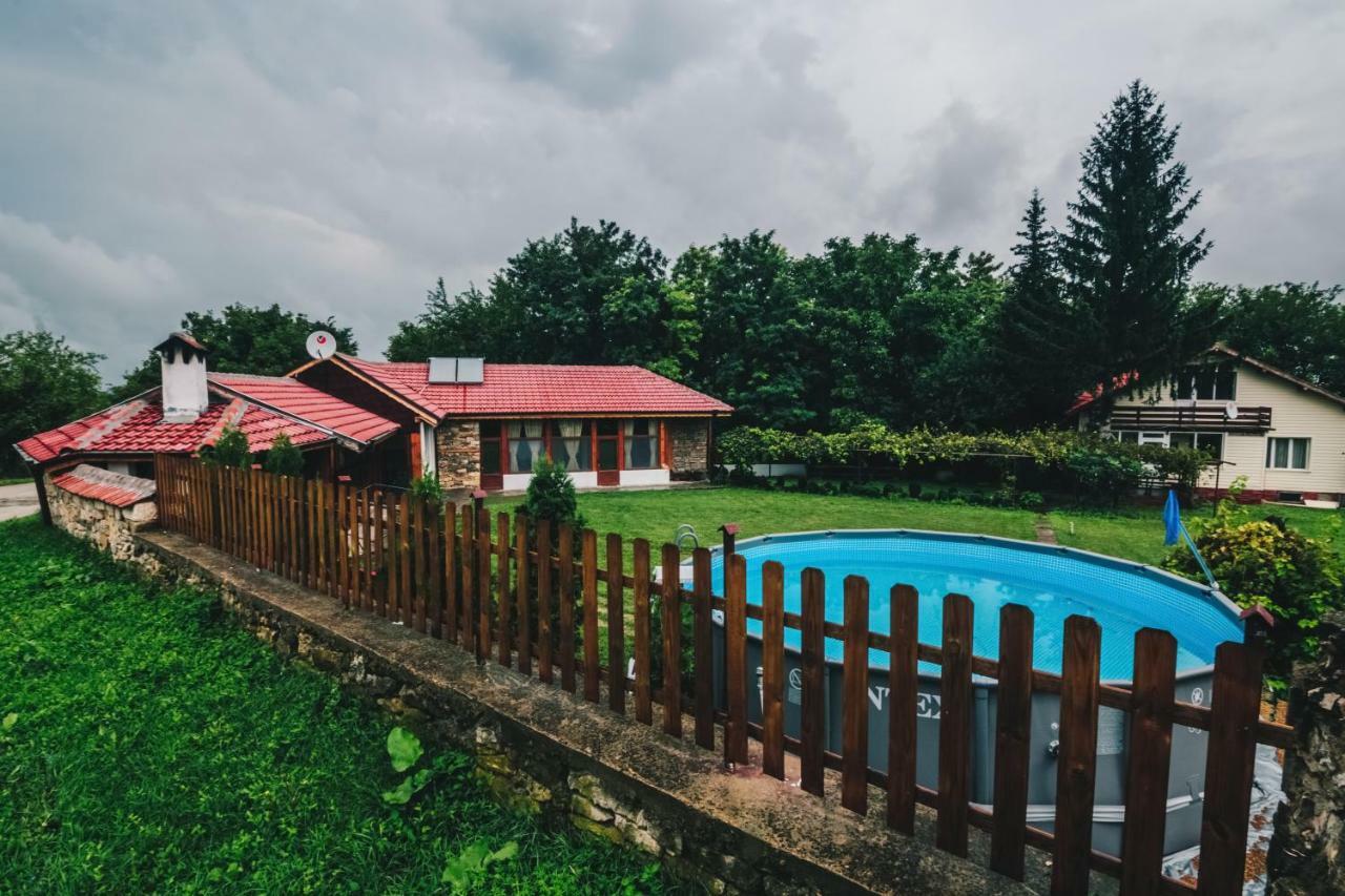 Завоя Hotel Krushuna Exterior photo